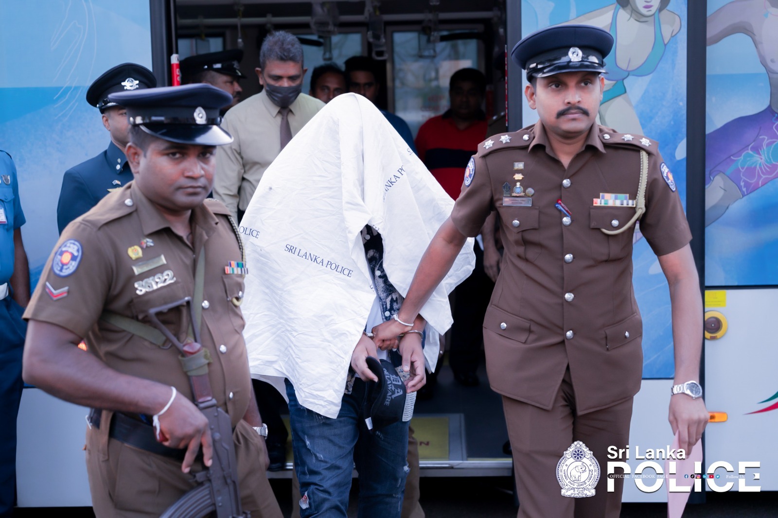 சிவப்பு அறிவித்தல் விடுக்கப்பட்ட மூவர் டுபாயிலிருந்து நாட்டுக்கு அழைத்து வரப்பட்டனர்