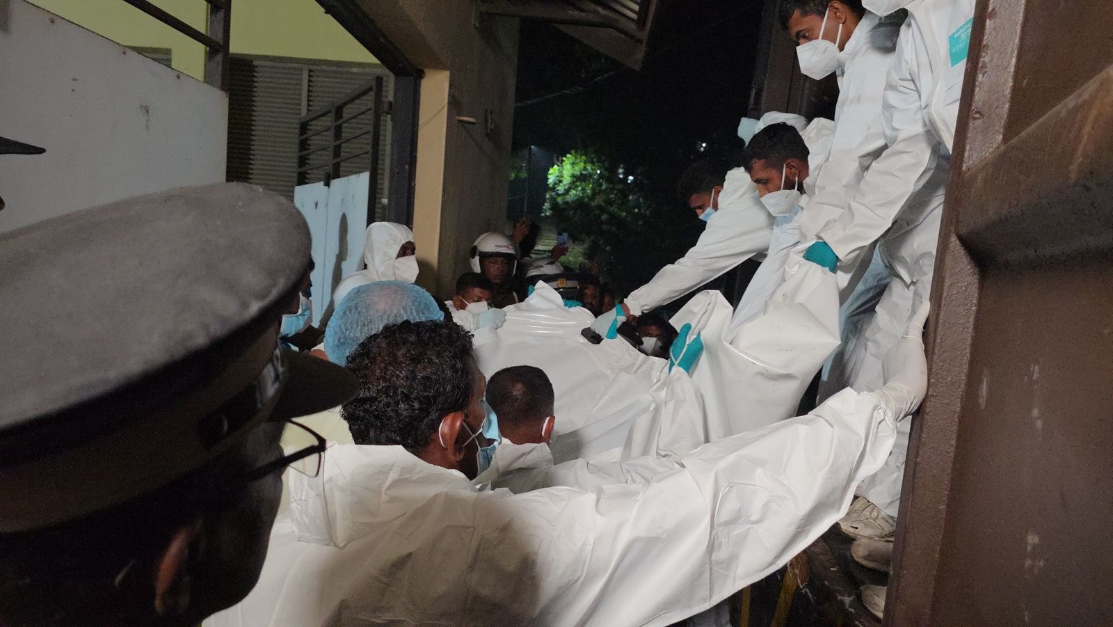 பிரத்தியேக விமானம் மூலம் ஈரானுக்கு அனுப்பி வைக்கப்பட்ட 84 ஈரானிய கடற்படையினரின் சடலங்கள்