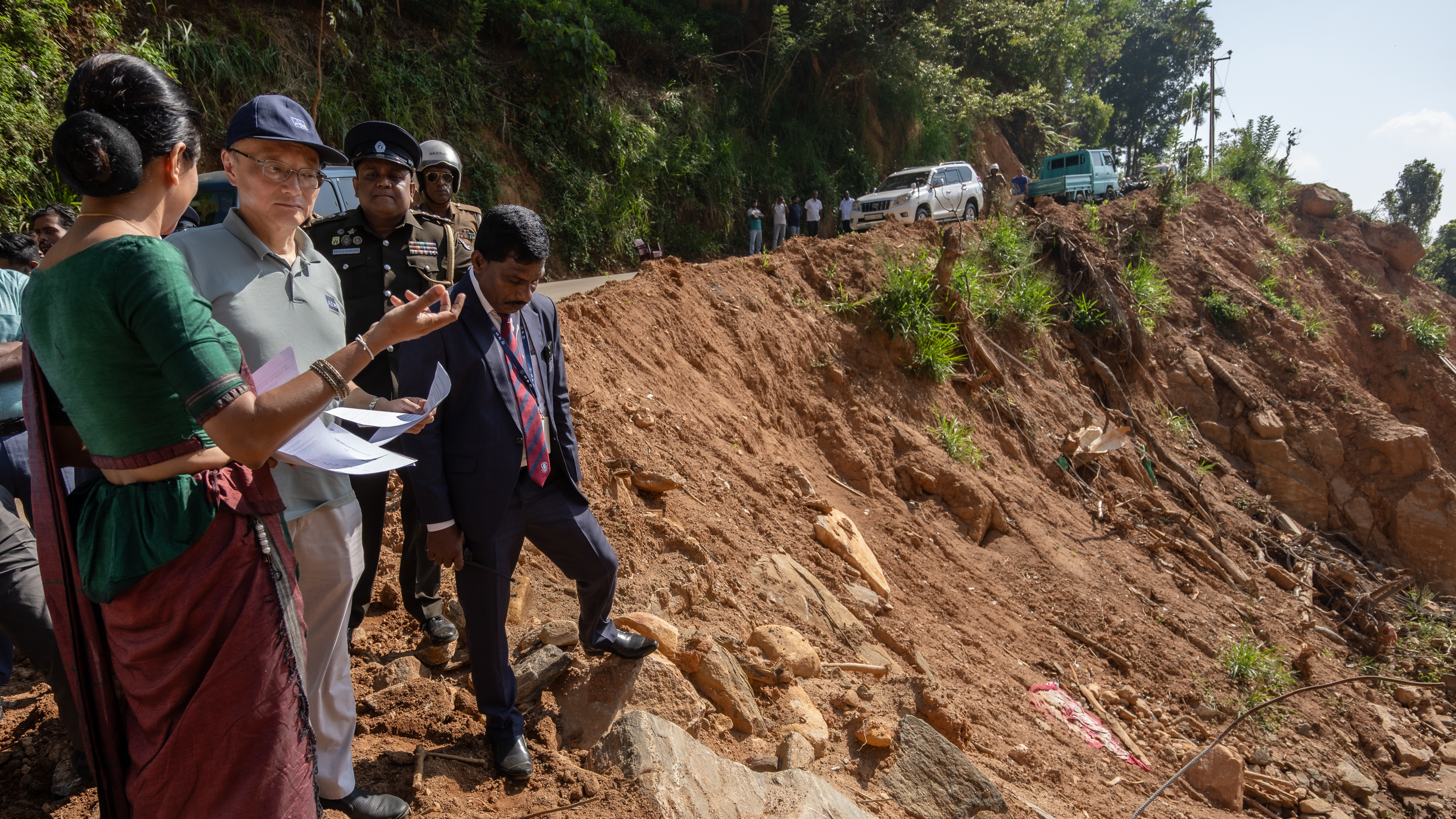 தித்வாவின் தாக்கங்களினால் மக்களின் இயல்பு வாழ்க்கை தொடர்ந்து பாதிப்பு - ஆசிய அபிவிருத்தி வங்கியின் தலைவர்