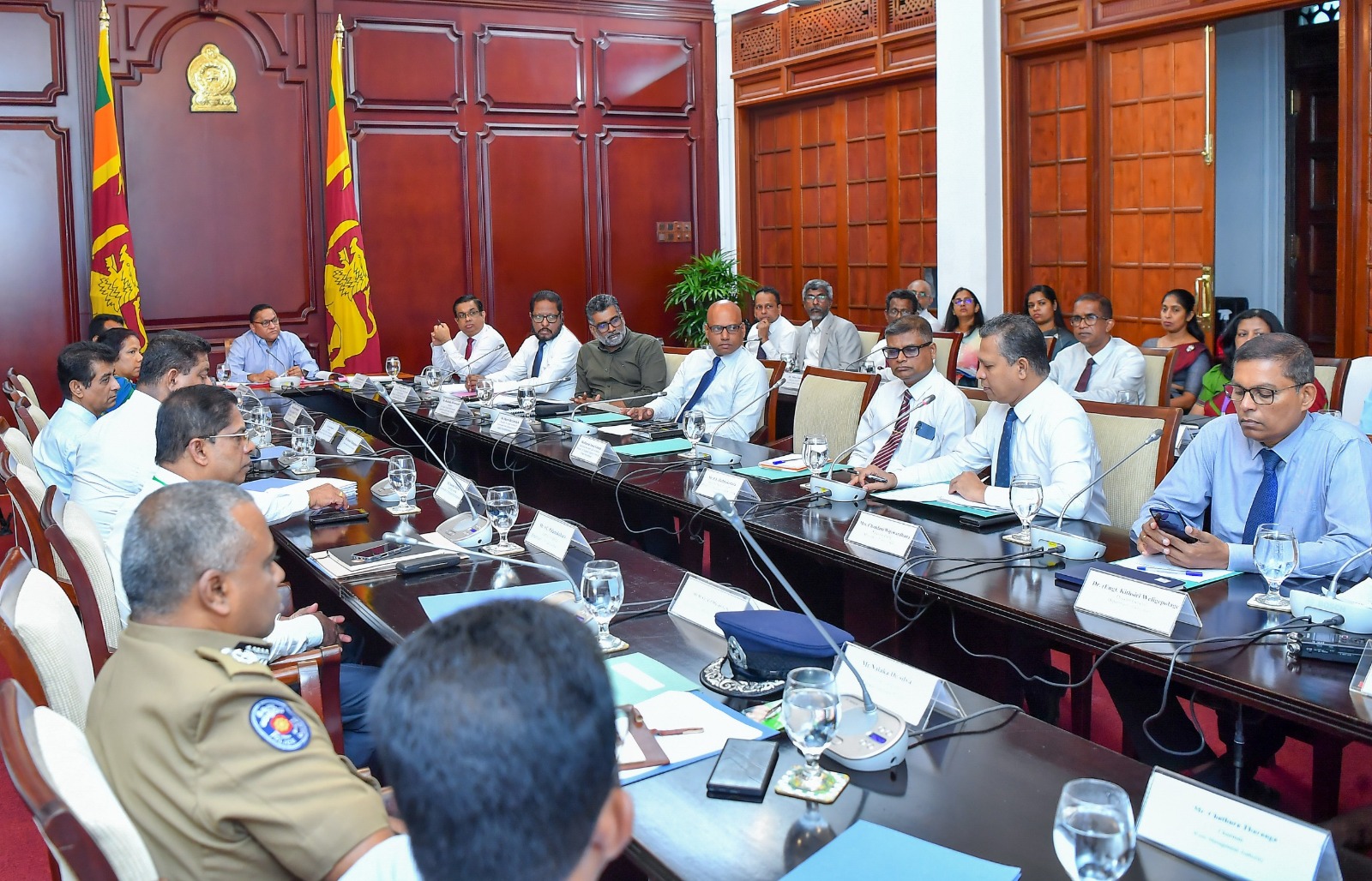 போர் இல்லாத நாடுகளிலிருந்து சுற்றுலா பயணிகளை வரவழைக்கத்  திட்டம்