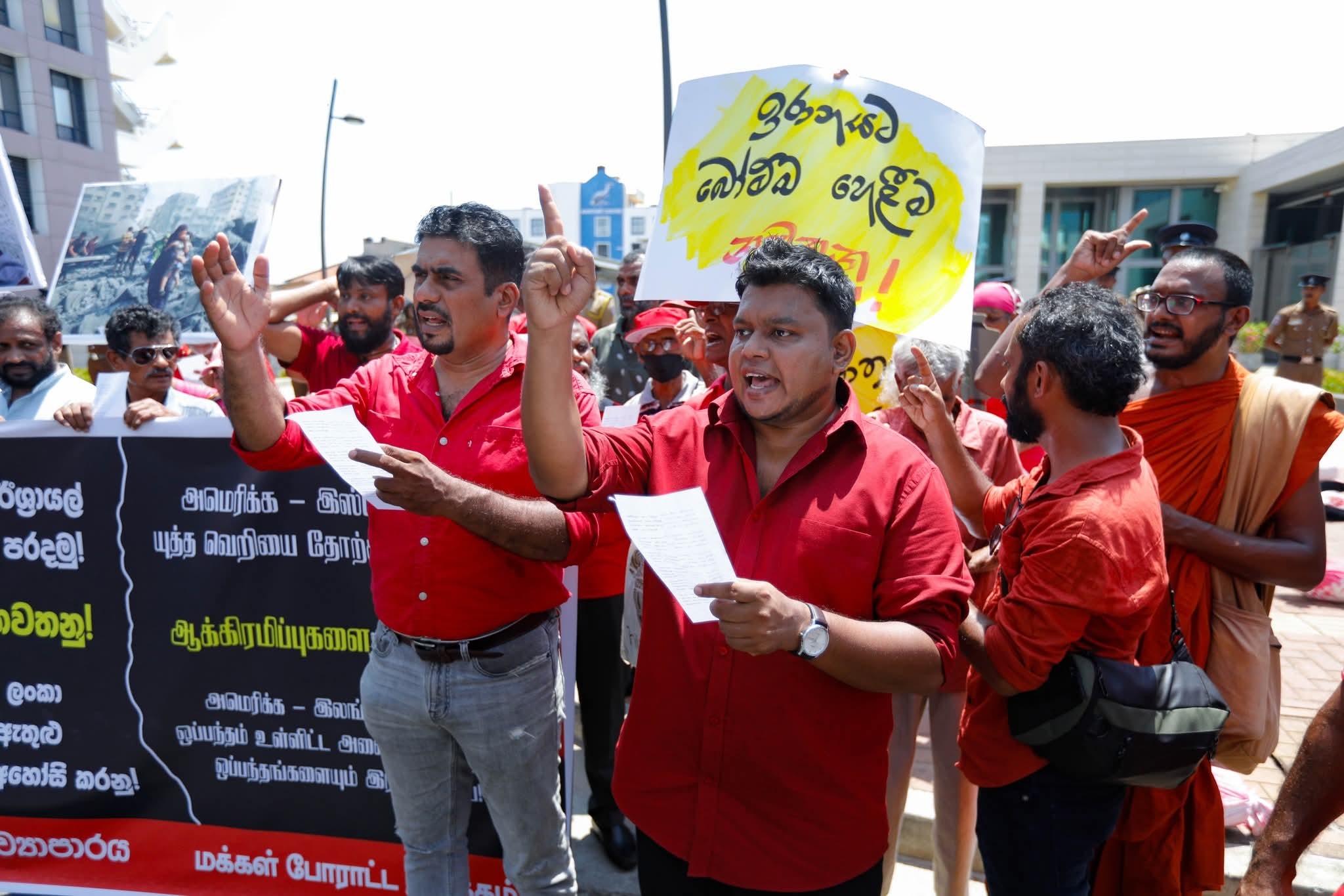 அமெரிக்க தூதரகத்திற்கு முன்பாக மக்கள் போராட்ட இயக்கம் பாரிய ஆர்ப்பாட்டம்
