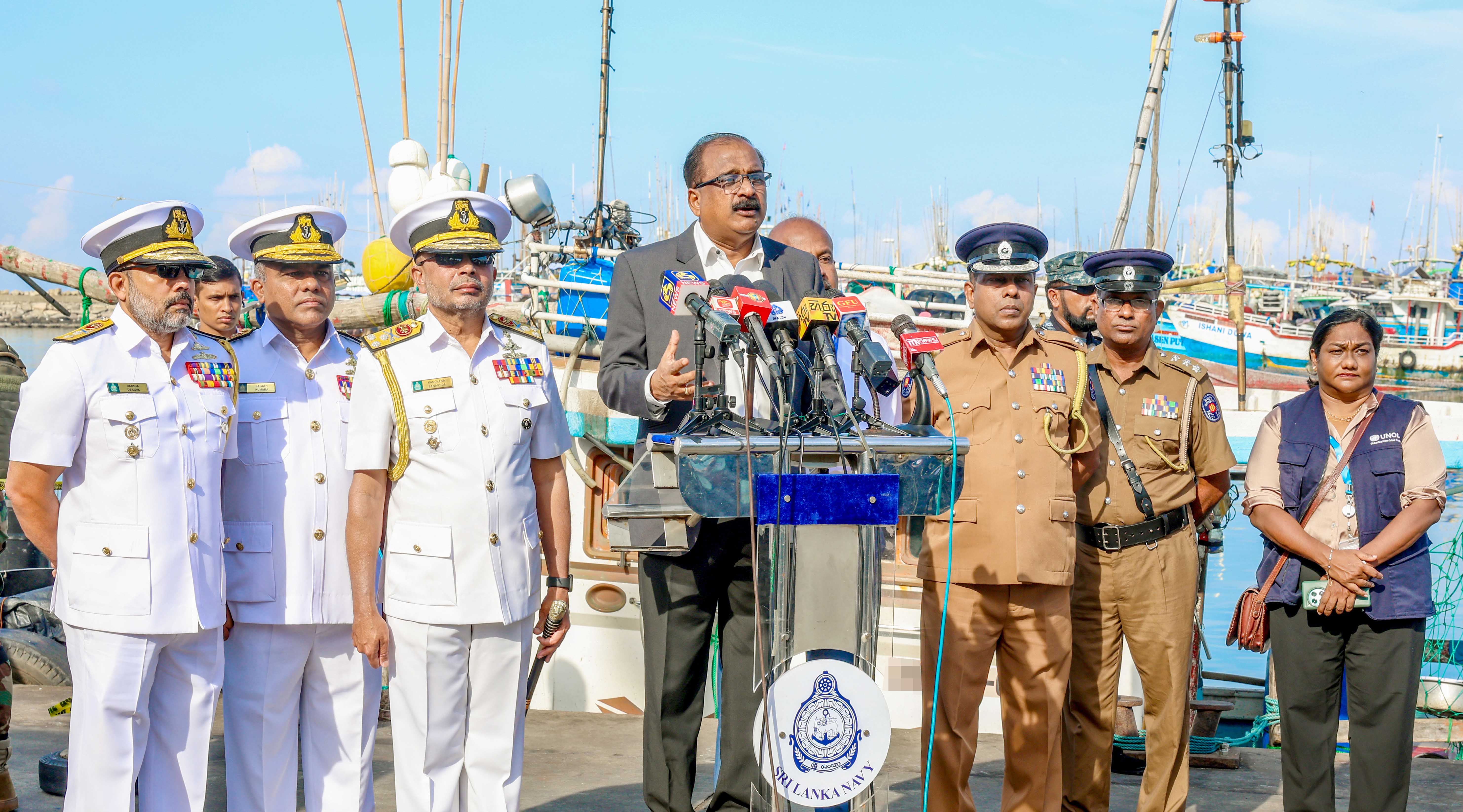 ஓய்வுபெற்ற இராணுவத்தினரை  துப்பாக்கிதாரிகளாக்கப்படுகின்றனர் - பிரதி அமைச்சர் அருண ஜயசேகர