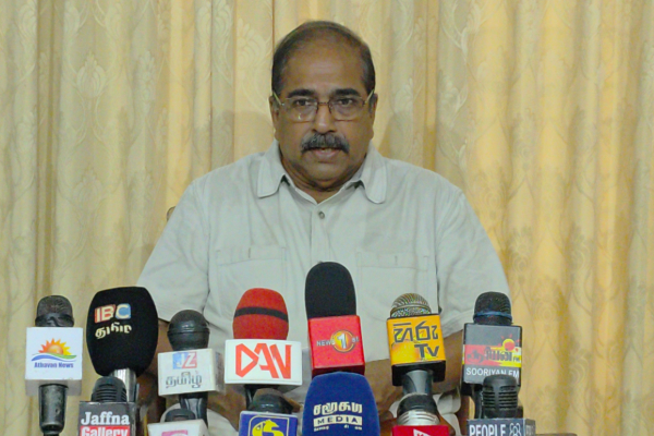 அரசியலமைப்பில் உள்ள  13 ஐ நடைமுறைப்படுத்த கோருவதில் பிழை என்ன? - சுரேஷ்