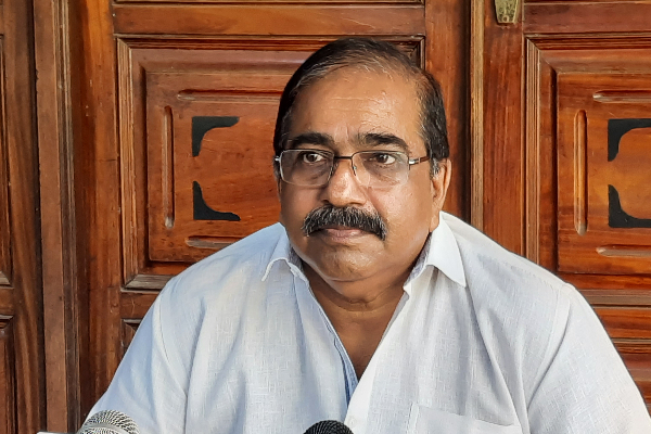 உயிர்த்த ஞாயிறு தாக்குதல் விசாரணைகளை விரைவாக முடிக்க வேண்டும் - சுரேஷ் பிரேமச்சந்திரன்