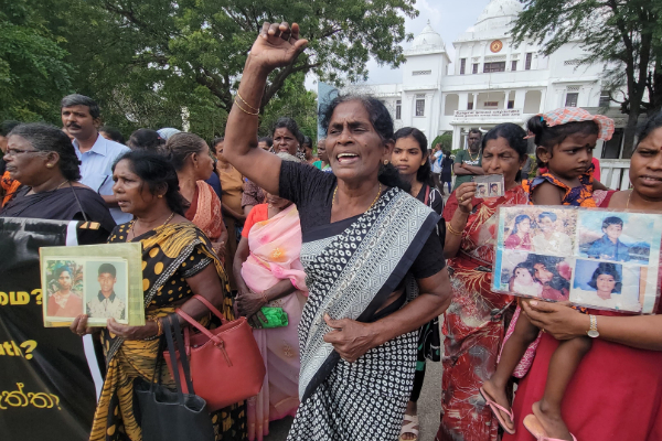 செம்மணியில்  காணாமலாக்கப்பட்டோரின் உறவினர்கள் மாபெரும் கவனயீர்ப்பு