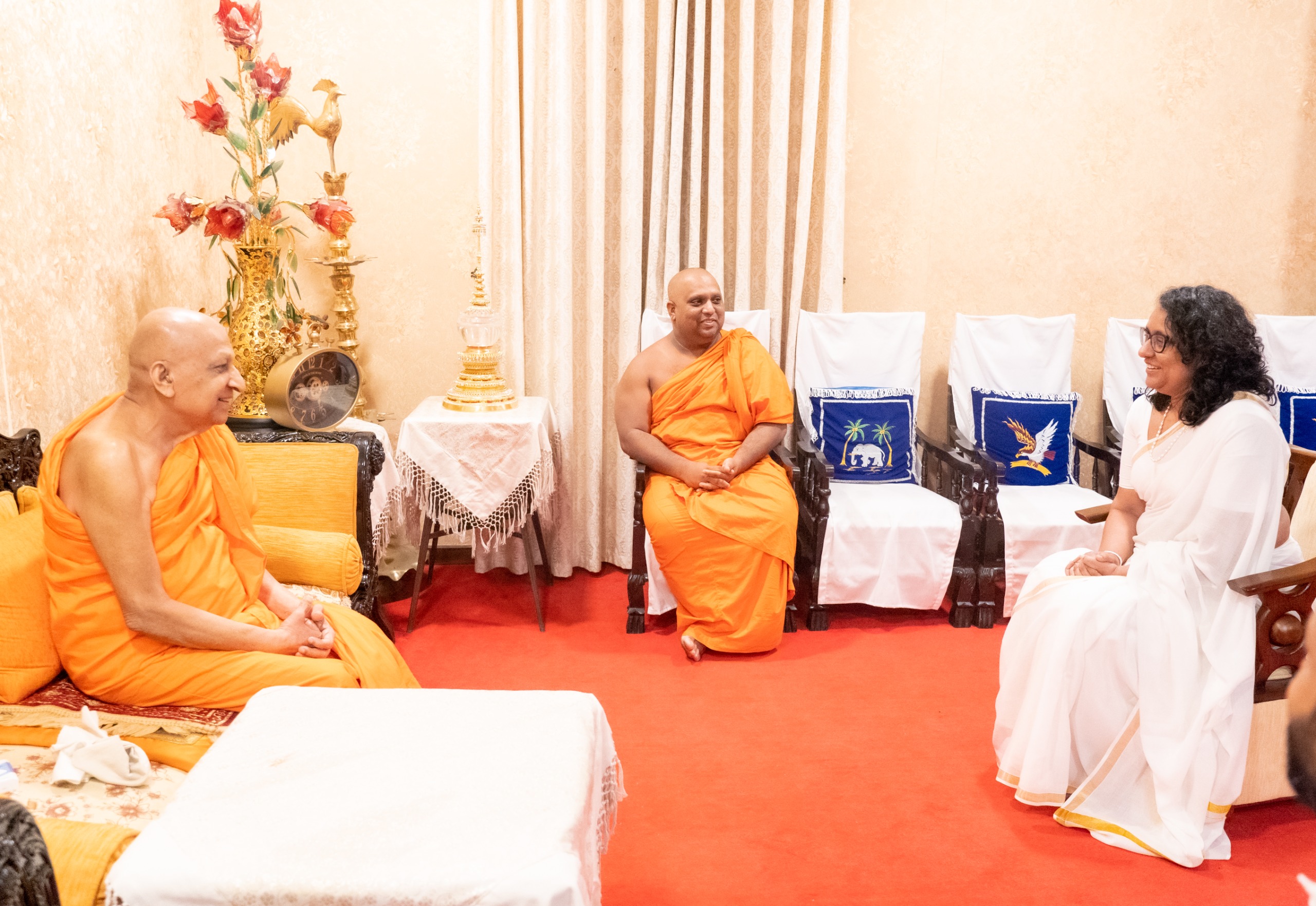 புதிய கல்விச்சீர்திருத்தங்கள் தொடர்பாக  பௌத்த பீடாதிபதிகளுக்கு பிரதமர் விளக்கம்