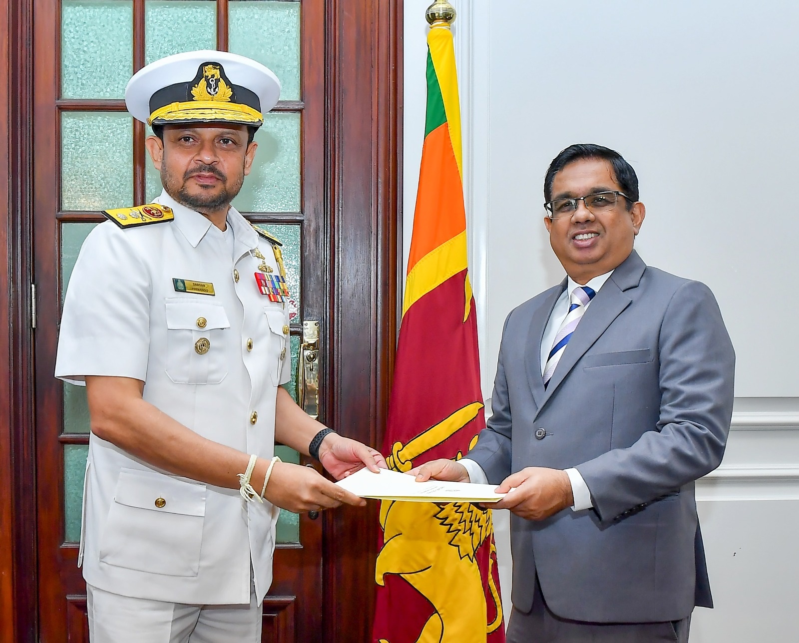 இலங்கை கடற்படைக்கு புதிய தளபதி நியமனம் - காஞ்சன பானகொட அத்மிராலாக பதவி உயர்த்தப்பட்டு ஓய்வு