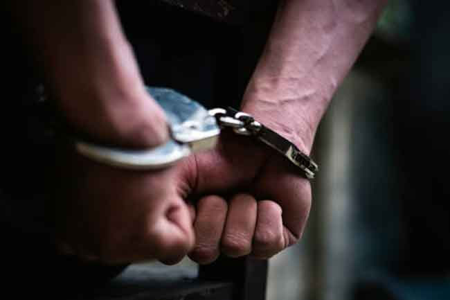 கடற்படையின் முன்னாள் உளவுத் துறை பிரதானி மொஹட்டி சி.ஐ.டி.யால் கைது