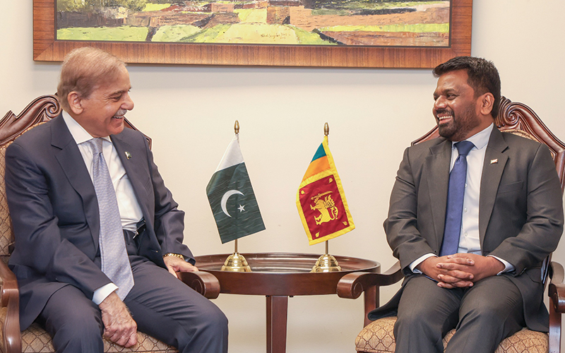 ஜனாதிபதிக்கும் பாகிஸ்தான் பிரதமருக்கும் இடையே இருதரப்பு பேச்சு