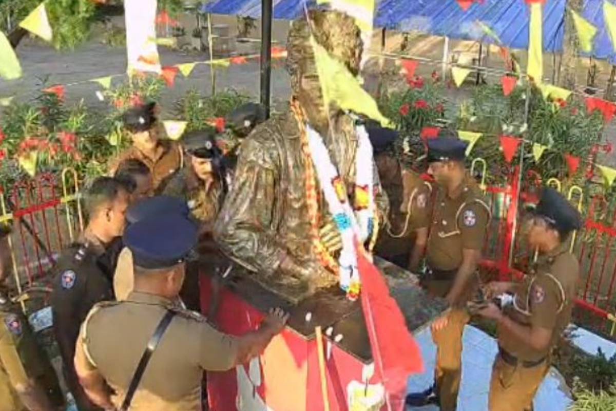 திலீபனின் திருவுருவச்சிலை பொலிஸாரால் அகற்றம்