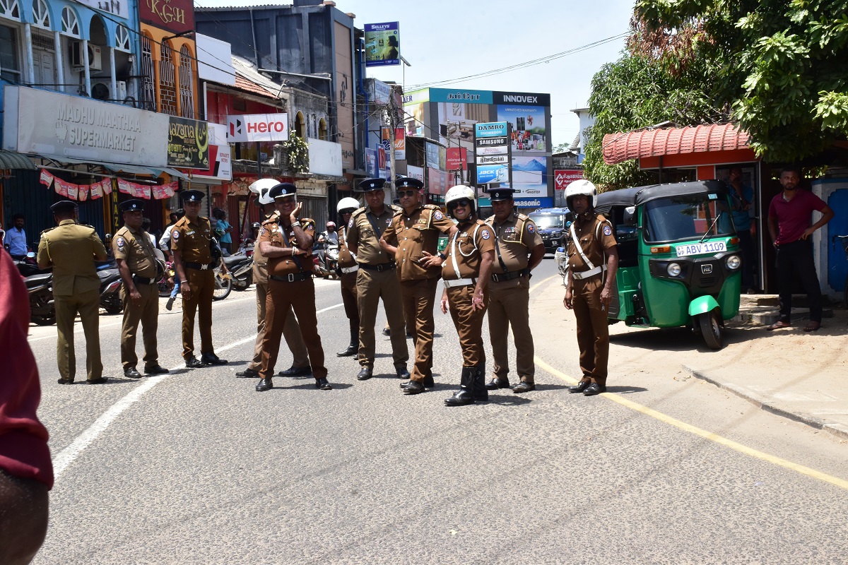 இடமாற்றம்பெறவே பொலிஸார் மக்கள் மீது தாக்குதல்: வசந்த முதலிகே