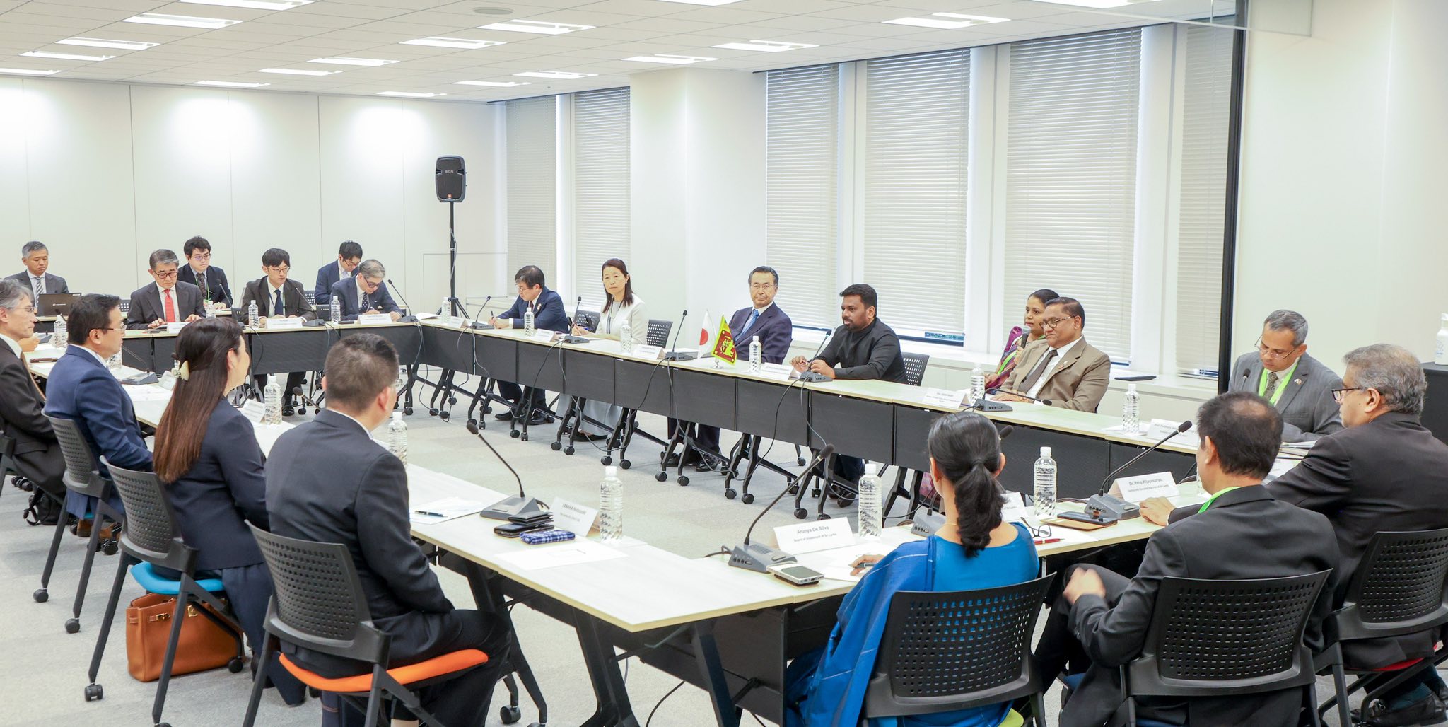 வணிக தலைவர்களுடன் ஜனாதிபதி அநுர  வட்டமேசை கலந்துரையாடல்