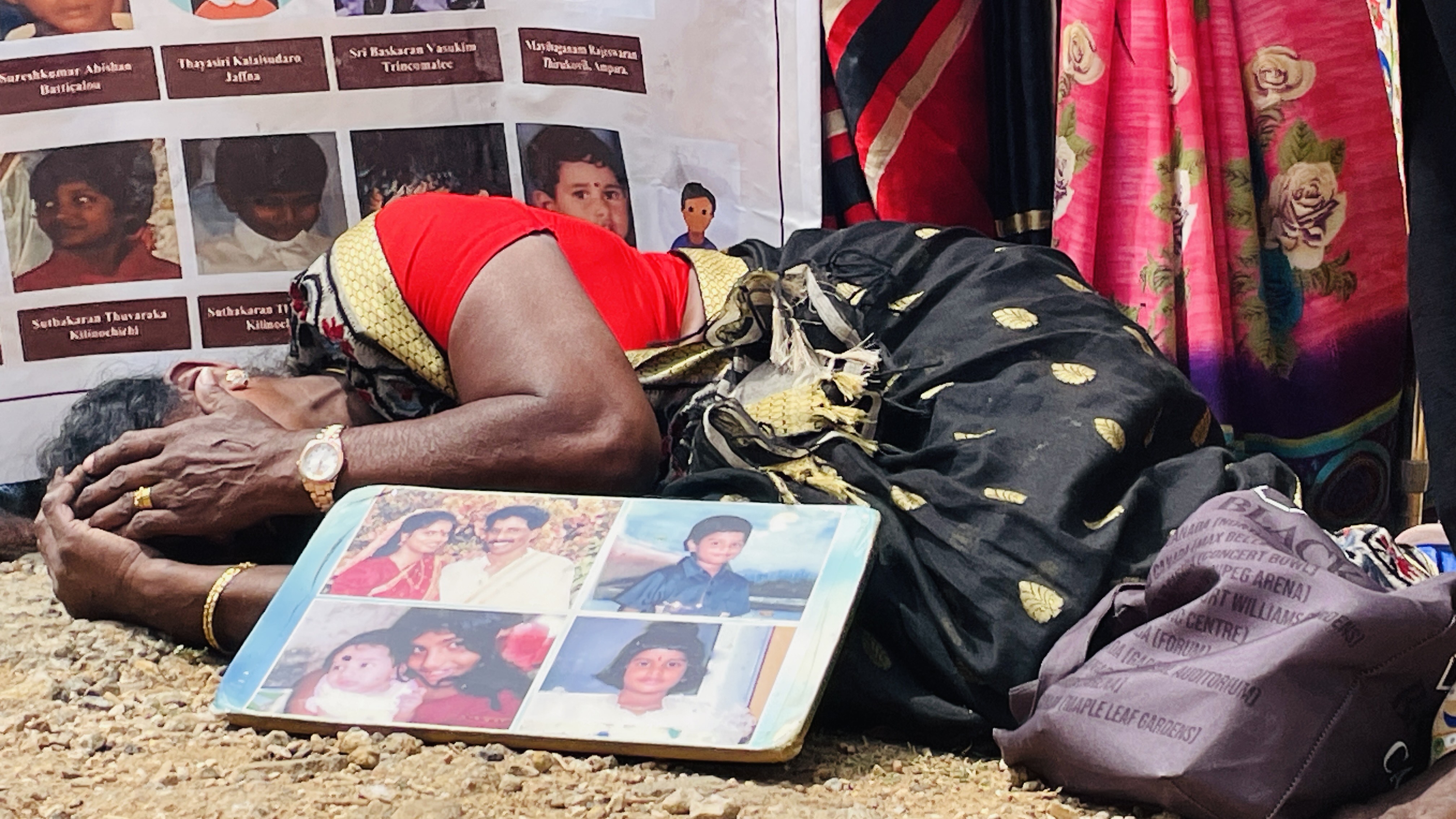 ஐ.நா.அறிக்கைக்கு போராட்டக்காரர்கள் தீ வைப்பு