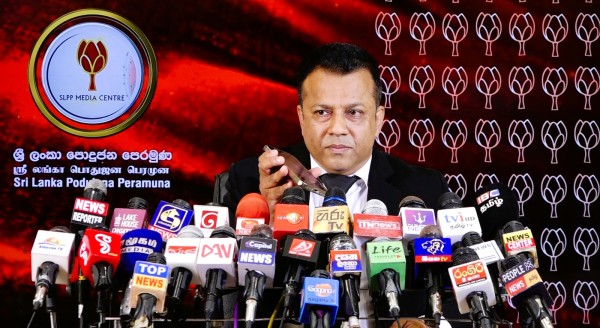 சரத் பொன்சேக்காவுக்கு ஏன் சர்வதேசம் தடை விதிக்கவில்லை? பொதுஜன பெரமுன கேள்வி