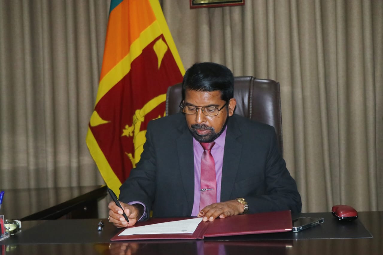 அரச  சுற்றறிக்கைகள்  மும்மொழிகளிலும் வெளியிடப்பட வேண்டும்: அமைச்சர் சந்தன அபேரத்ன