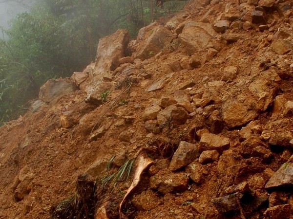 பதுளையில் 14 பிரதேச செயலாளர்  பிரிவுகளுக்கு மண்சரிவு எச்சரிக்கை