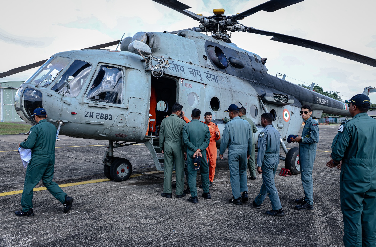 பணியை நிறைவு செய்த இந்திய இரண்டு ஹெலிகொப்டர்கள் குழு புறப்பட்டது