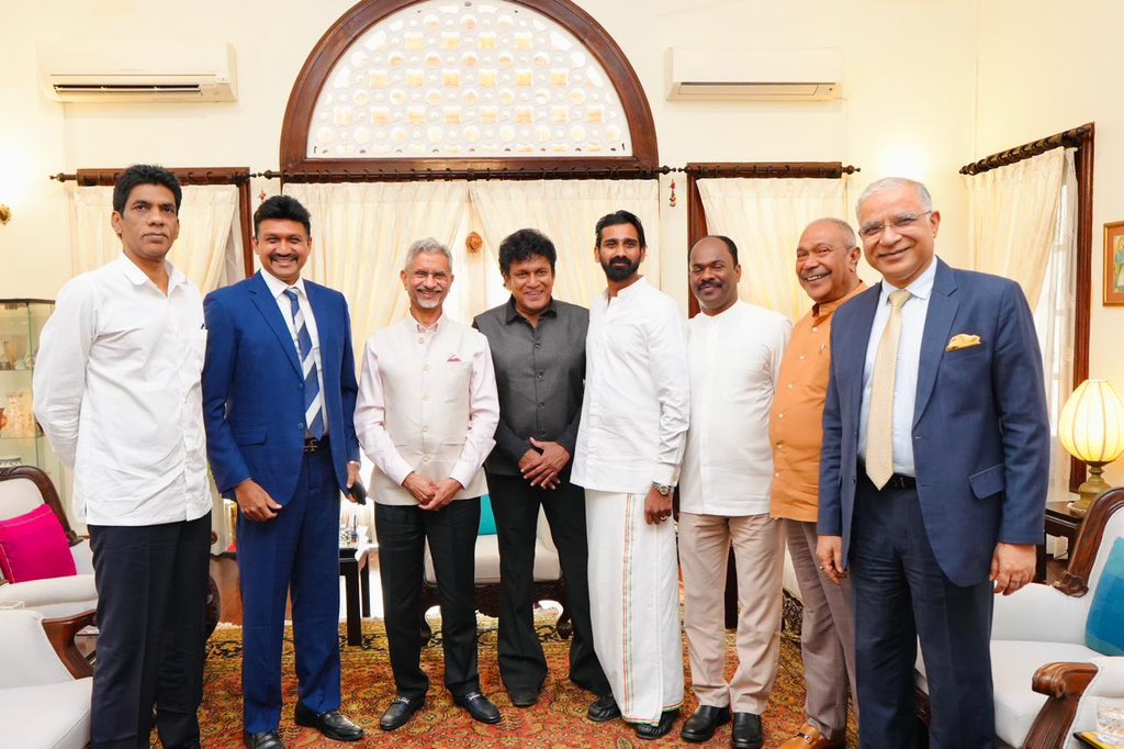 மலையக மக்களுக்கான  காணிகளை பெற்றுக்கொள்ளுங்கள் - மலையக தமிழ் அரசியல் பிரதிநிதிகளிடம் ஜெய்சங்கர் தெரிவிப்பு