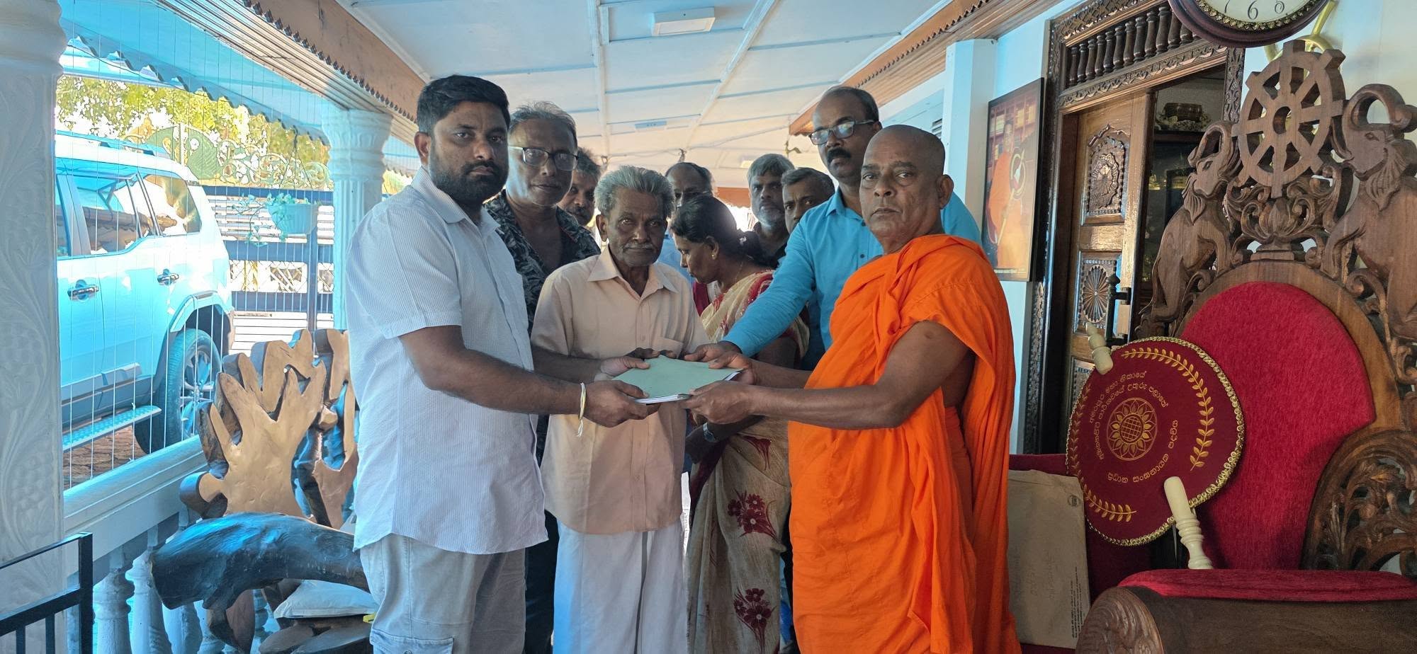 நயினாதீவு நாக விகாரை விகாராதிபதிக்கு காணி உரிமையாளர்கள் மகஜர்