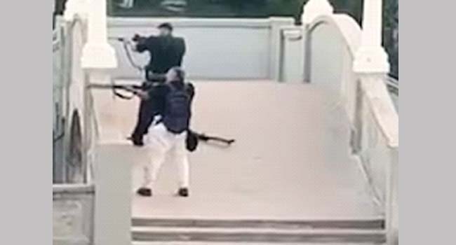 பலரின் உயிரை காப்பாற்றிய அகமது அல்-அகமதுவை ஆஸ்திரேலிய பிரதமர் அந்தோணி அல்பானீஸ் சந்தித்தார்