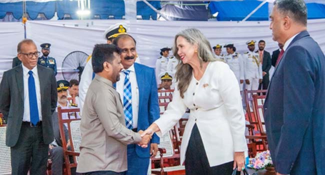 கொடைகளின் பின்னால் பூகோள அரசியல்