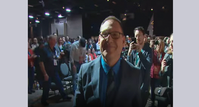 அவி லூயிஸ் என்டிபி தலைமையை வென்றார்