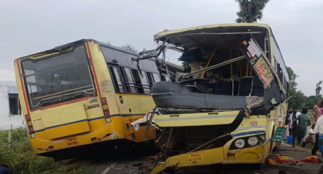 தமிழகத்தில் இரண்டு பேருந்துகள் நேருக்கு நேர் மோதிய விபத்தில் 11 பேர் பலி, 40 பேர் காயம்