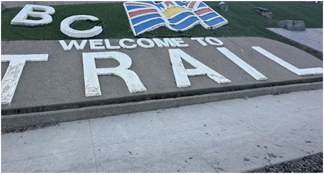 வீடற்றவரை தாக்கிய குற்றச்சாட்டில் டிரெயிலின் தீயணைப்பு வீரர் குற்றவாளி அல்ல: நீதிமன்றம் தீர்ப்பு