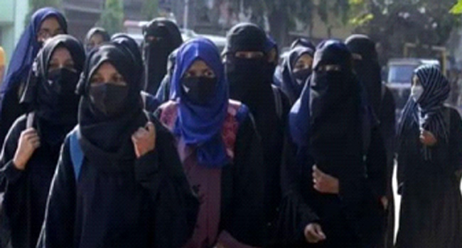 கேரள ஹிஜாப் விவகாரம்: மேலும் 2 மாணவர்கள் பள்ளிப் படிப்பை பாதியில் நிறுத்தினர்