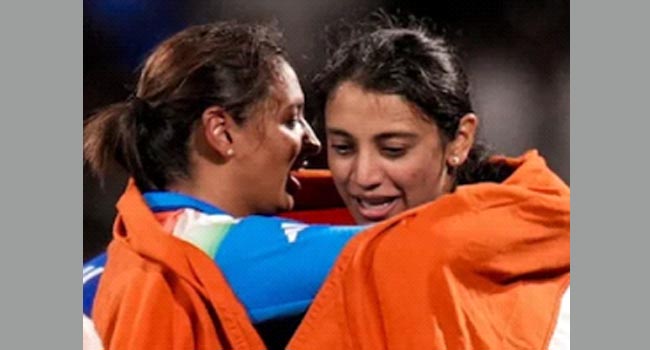 ஹர்மன்பிரீத்துக்கு ஸ்மிருதி மந்தனா மரியாதை
