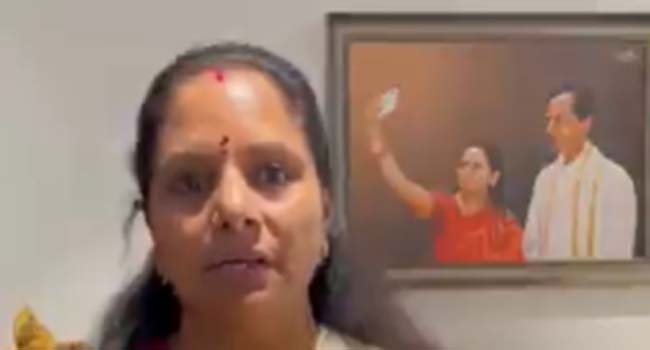 தெலுங்கானா கலாச்சாரத்தை அடையாளப்படுத்தும் சிலை மாற்றம்: காங்கிரசுக்கு கவிதா கண்டனம்