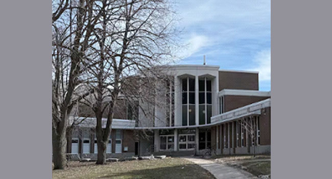 கிச்சனர் உயர்நிலைப் பள்ளியில் கதவடைப்பு நீக்கம்