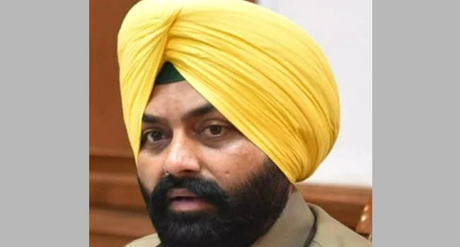 பஞ்சாப் அரசு அதிகாரியின் தற்கொலை தொடர்பில் முன்னாள் அமைச்சர் கைது