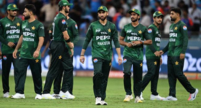 ஐக்கிய அரபு எமிரேட்ஸ் போட்டி தொடரும்: பாகிஸ்தான் அணி அறிவிப்பு