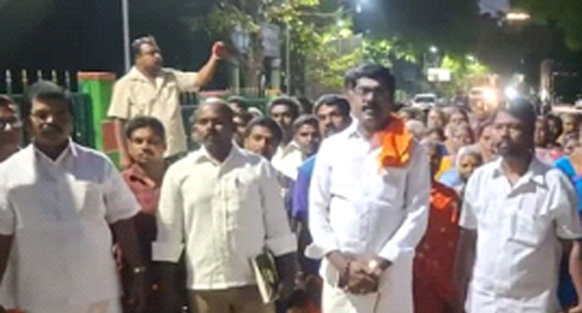 தங்கள் நிலத்தை வக்பு சொத்து என அறிவித்ததற்கு எதிராக தமிழக கிராம மக்கள் போராட்டம்
