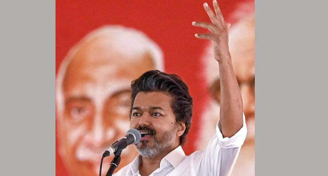 போக்ஸோ வழக்கில் முதல்வர் விஜய் மற்றும் த.வெ.க. அமைச்சர் மீது தேர்தல் ஆணையம் நடவடிக்கை எடுக்கத் திமுக எம்.பி. கோரிக்கை