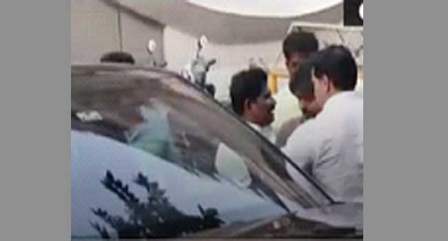 கரூர் கூட்ட நெரிசலில் சிக்கிப் பலர் இறந்த வழக்கில் விஜயிடம் 6 மணி நேரம் விசாரணை